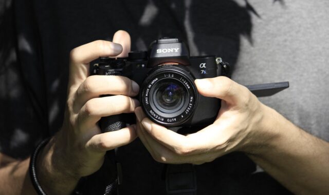sony a7, sony, a7, camera, sony camera, lens, sony lens, hand, person, holding the camera, colombian, sony a7, sony a7, sony, sony, sony, sony, sony, sony camera, sony camera, sony camera